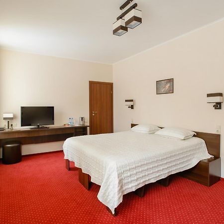 Hotel 12 Charkiv Rum bild