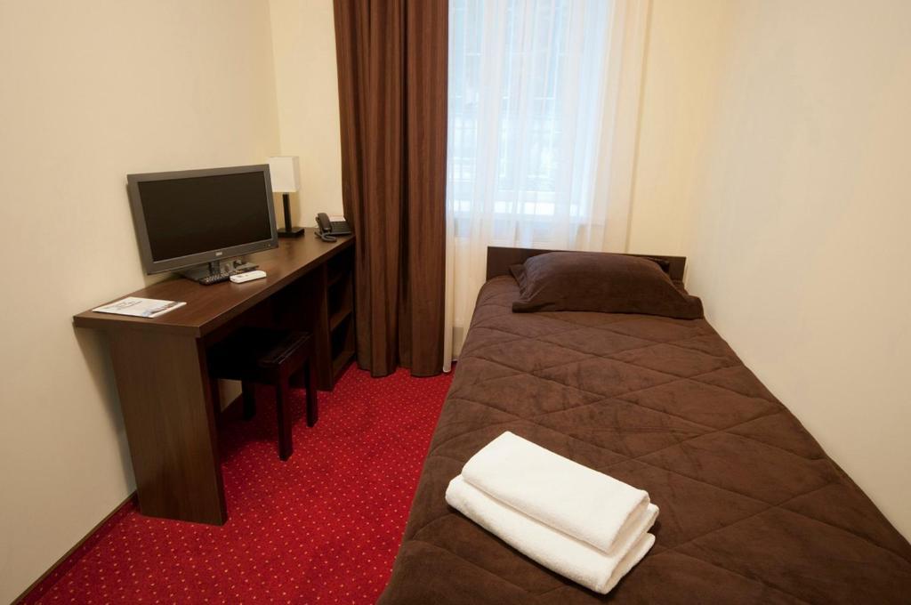 Hotel 12 Charkiv Rum bild